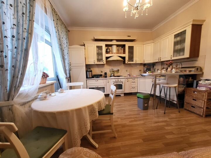 3-к. квартира, 102 м², 5/5 эт.