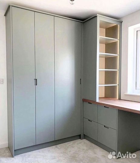 Гардеробная на заказ двери распашные