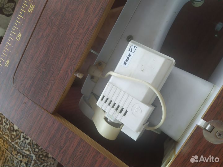 Швейная машина Чайка 142