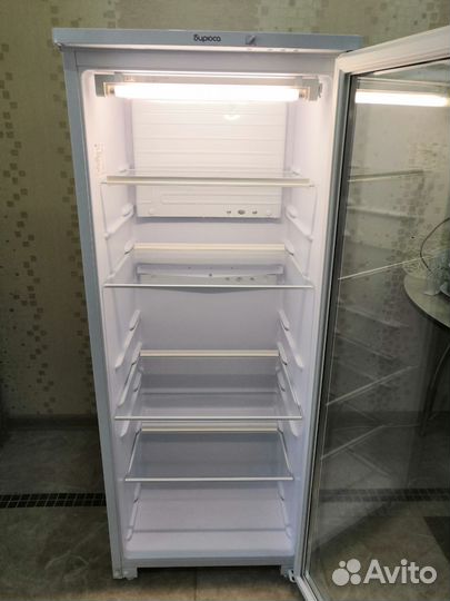 Холодильник витрина. Как новый. На гарантии
