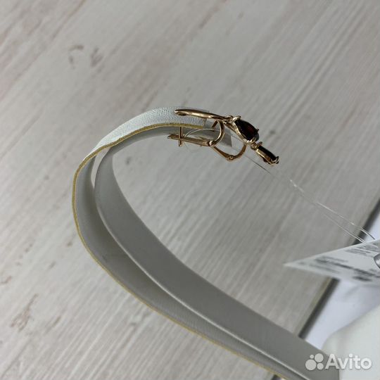 Золотые серьги с гранатом
