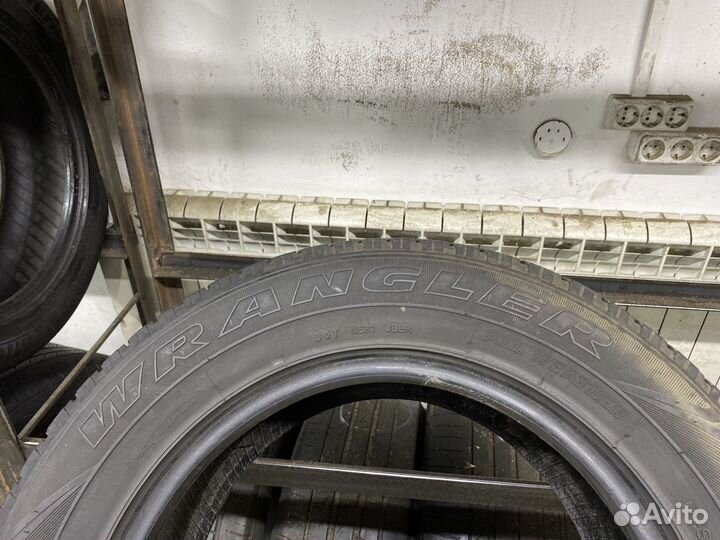 Goodyear Wrangler HP All Weather 235/65 R17 104V