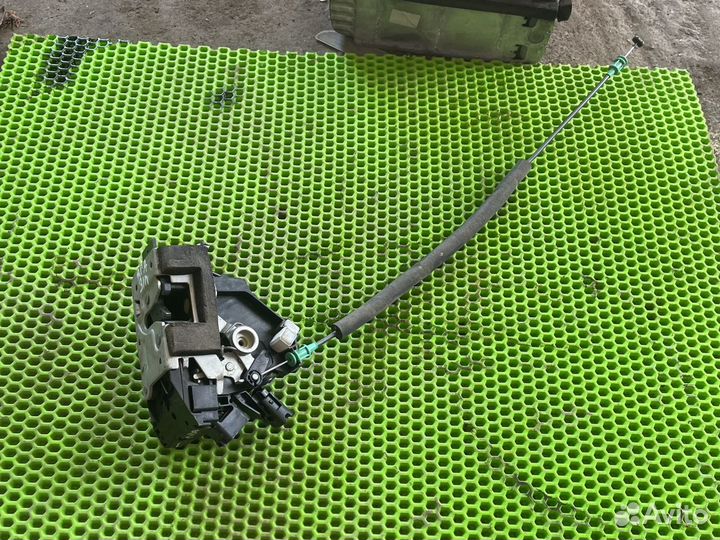 Jaguar x type задний левый замок двери