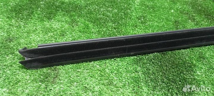 Уплотнитель VW Tiguan 2011-2019