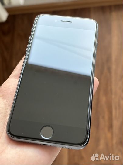 iPhone 8, 64 ГБ