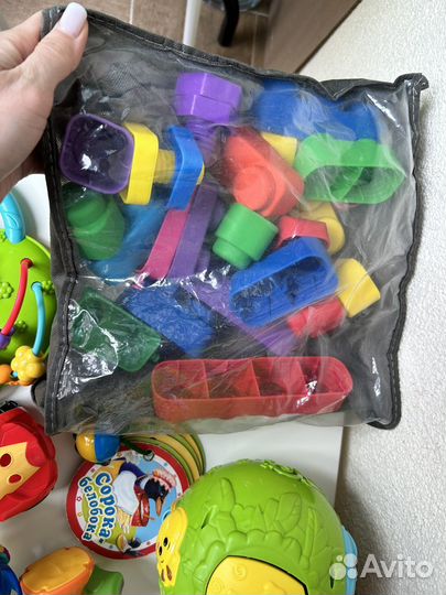 Развивающие игрушки для малышей пакетом