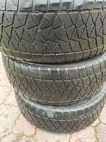 Bridgestone Blizzak DM-V2 285/60 R18 116R