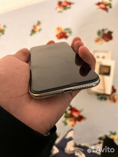 iPhone X, 64 ГБ