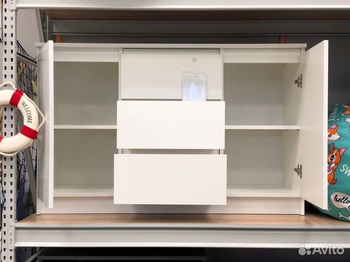 Комод белый с ящиками и полками