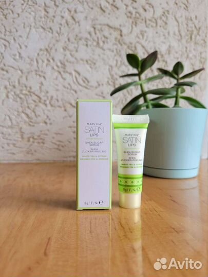 Помада, бальзам для губ Mary Kay