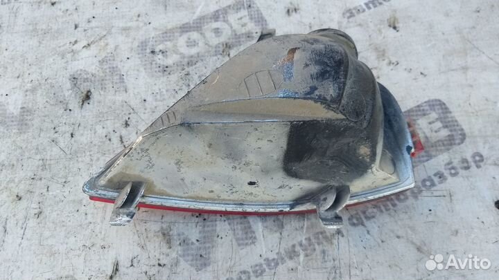 Светоотражатель задний Renault Duster 4x4