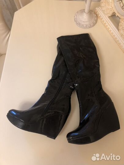 Сапоги лаковые