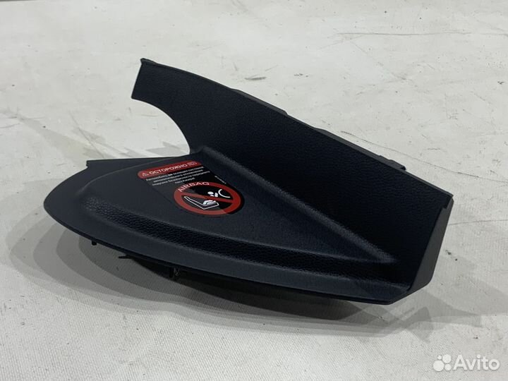 Накладка торпедо боковая Mercedes W213