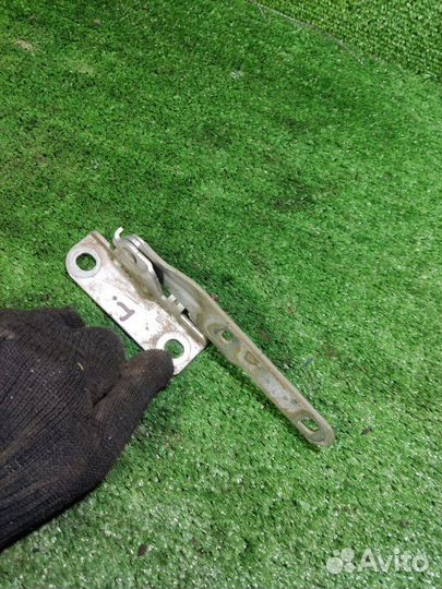 Петля капота левая Renault Logan