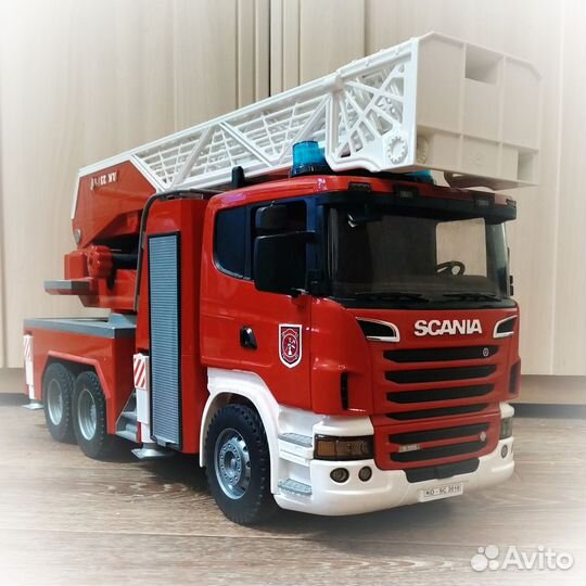 Bruder Пожарная машина Scania 1:16