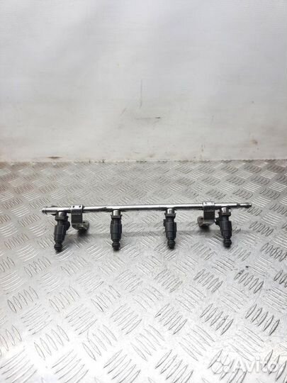 Топливная рампа Dodge Neon 2 2.0 2005