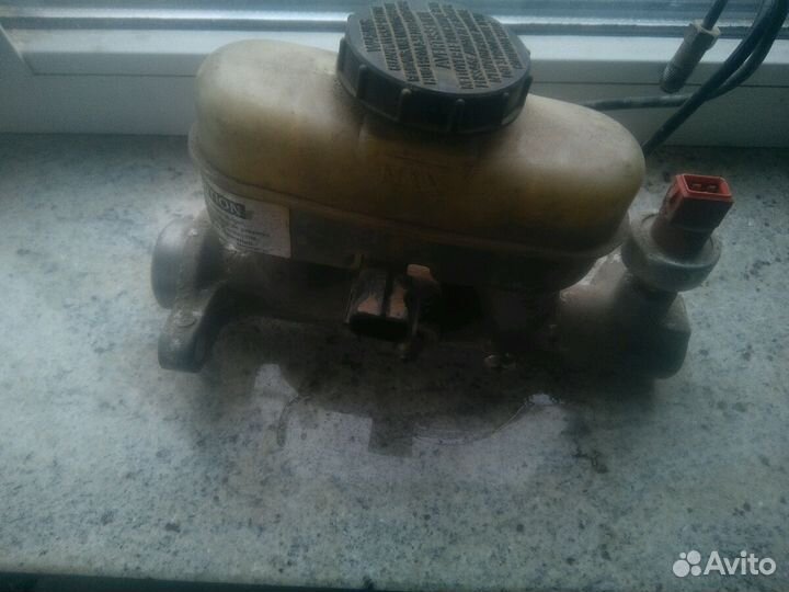 Главный тормозной цилиндр Форд