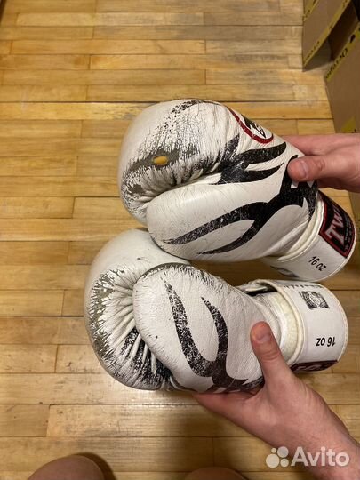 Боксерские перчатки 16 oz