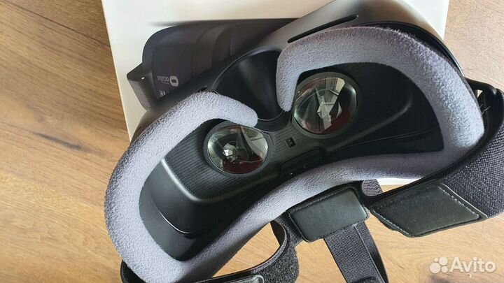 Samsung gear VR с двумя джойстиками