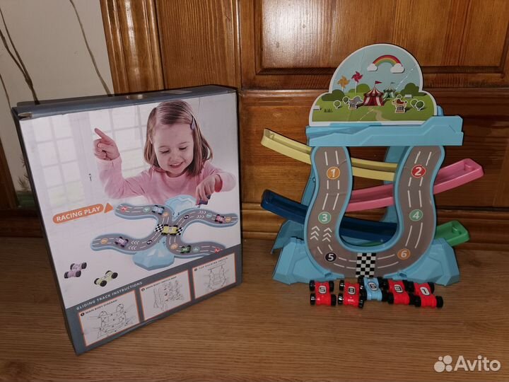 Трек с машинками, весёлые гонки