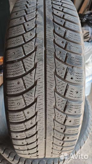 Gislaved Nord Frost 200 SUV 215/65 R16 102T