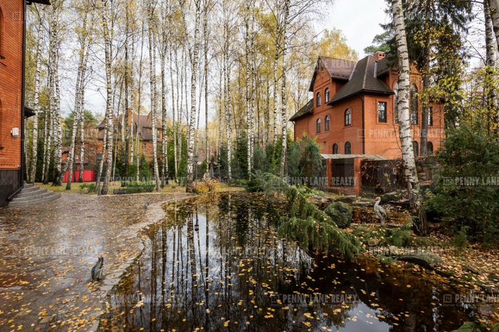 Коттедж 1000 м² на участке 28 сот.