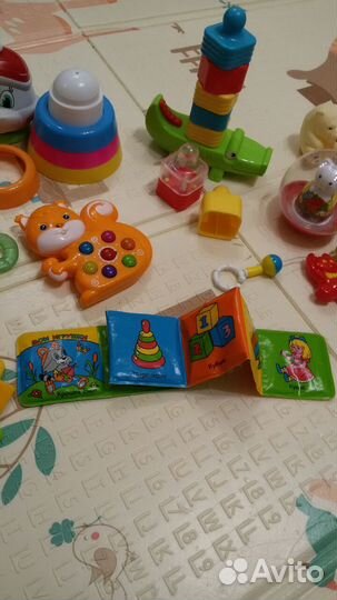 Игрушки развивающие пакетом для малыша 0-2 года