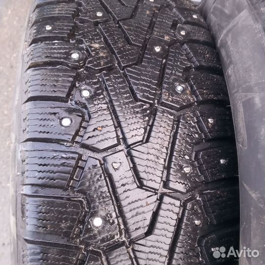 Pirelli Ice Zero 215/65 R16