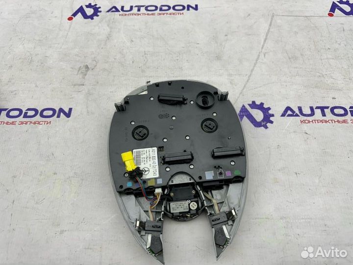 Плафон освещения салона Mercedes E W211