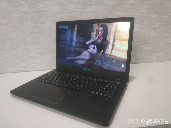 Asus Ryzen 5 3500u/GTX 1050/8 GB DDR4/256 SSD