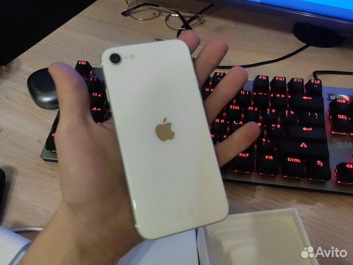 iPhone SE (2020), 64 ГБ