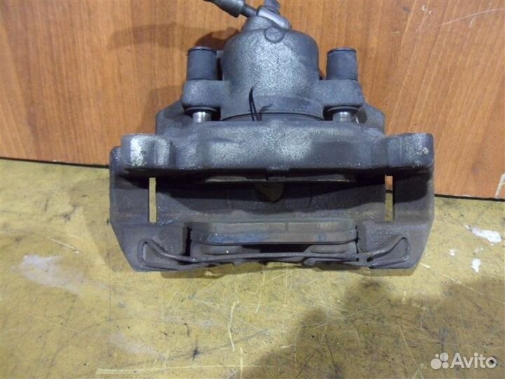 Тормозной суппорт передний левый Volkswagen Golf 6