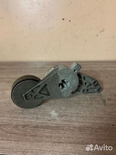 Натяжитель ремня агрегатов Audi A4 B5 VW Passat B5