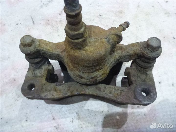 Суппорт задний правый Mitsubishi Galant E52A 1800