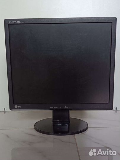 Монитор LG flatron v 1742s