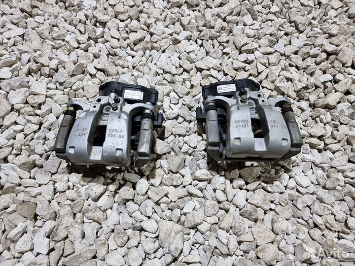 Суппорт задний Tesla Model 3