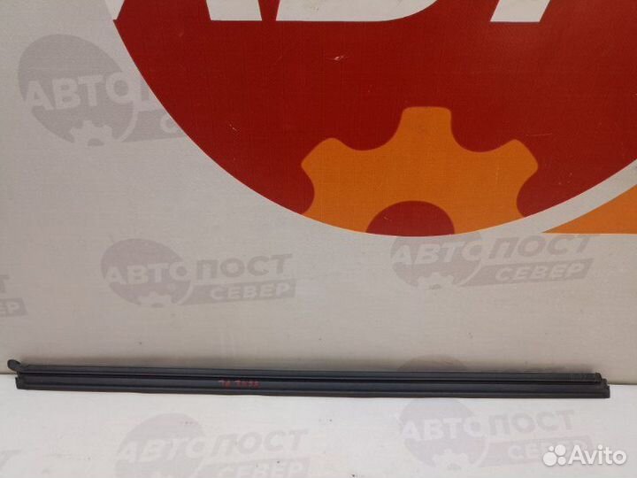 Уплотнитель стекла двери передний левый Volkswagen