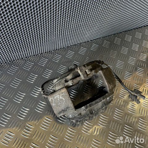 Суппорт тормозной передний левый Mercedes-Benz S-к