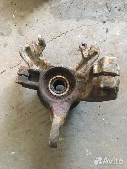 Кулак поворотный передний правый Ford Focus 1