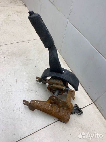 Ручка стояночного тормоза Dodge Stratus седан 2