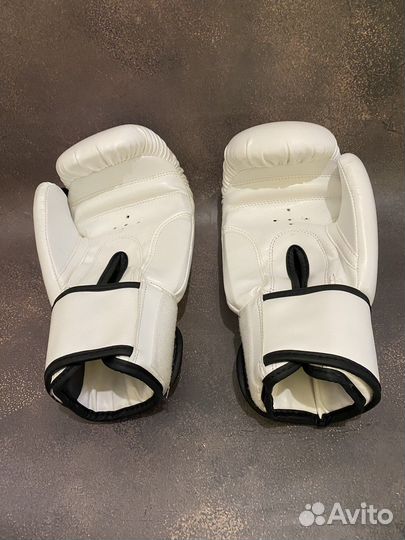 Боксерские перчатки Venum