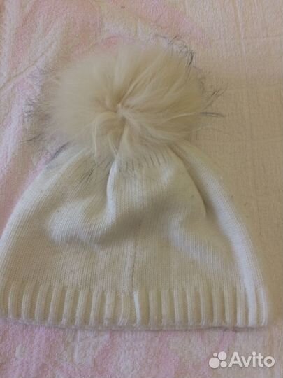 Фирменная шапка со стразами