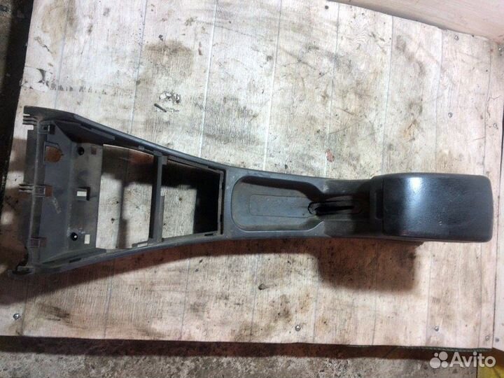 Консоль между сидений Lifan Breez 1.3 LF479Q3 2008