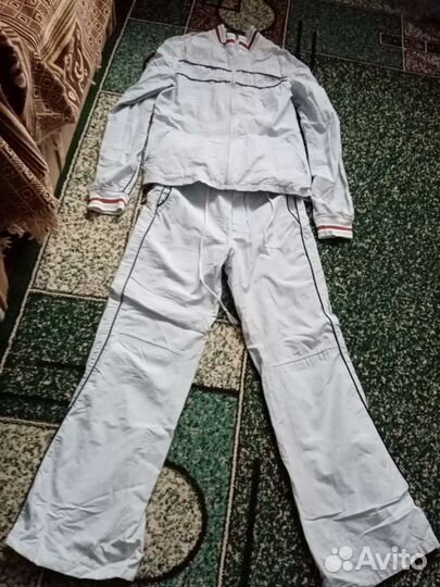 Костюм спортивный