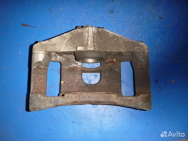 Суппорт передний левый audi A4 B7 2005-2007