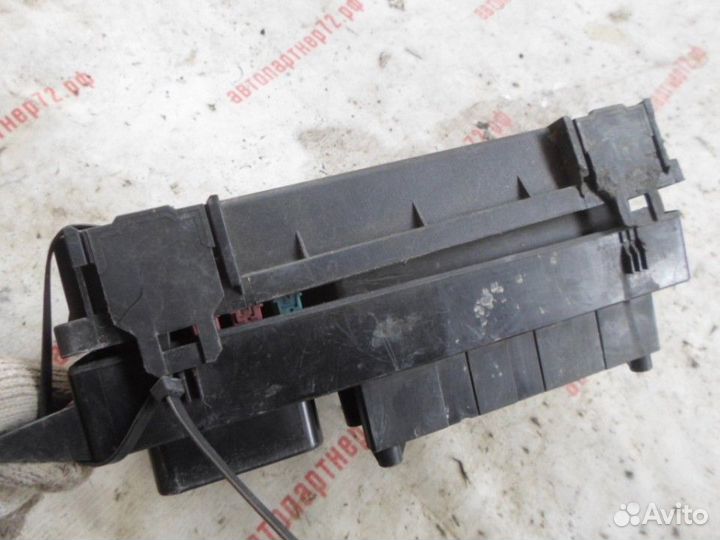 Блок предохранителей моторный Opel Astra H 2004-20