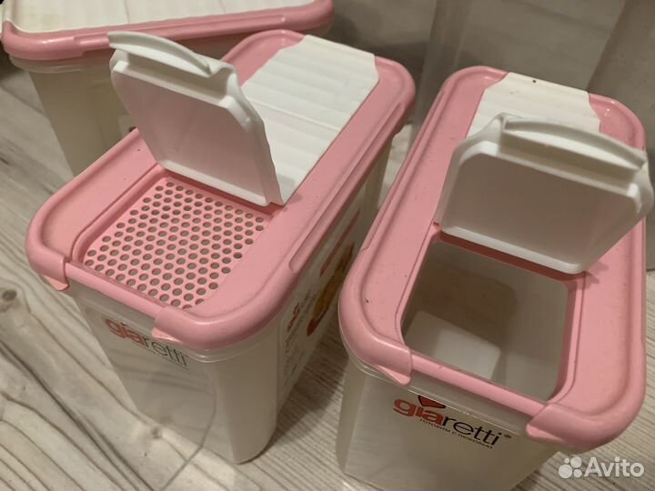 Контейнер для сыпучих продуктов с дозатром