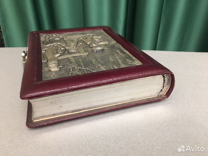 Старинный альбом для фотографий