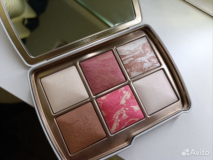 Hourglass палетка медуза