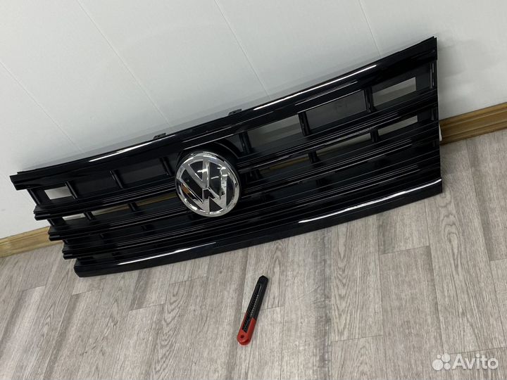 Решетка радиатора Volkswagen Touareg 3